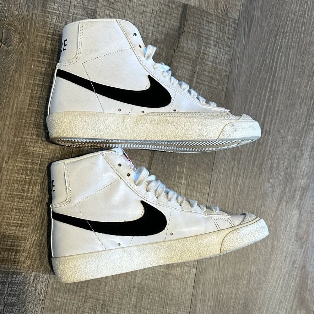 Women’s Nikes blazers size 6 White and Black High-Top Sneakers - Picture 3 of 8